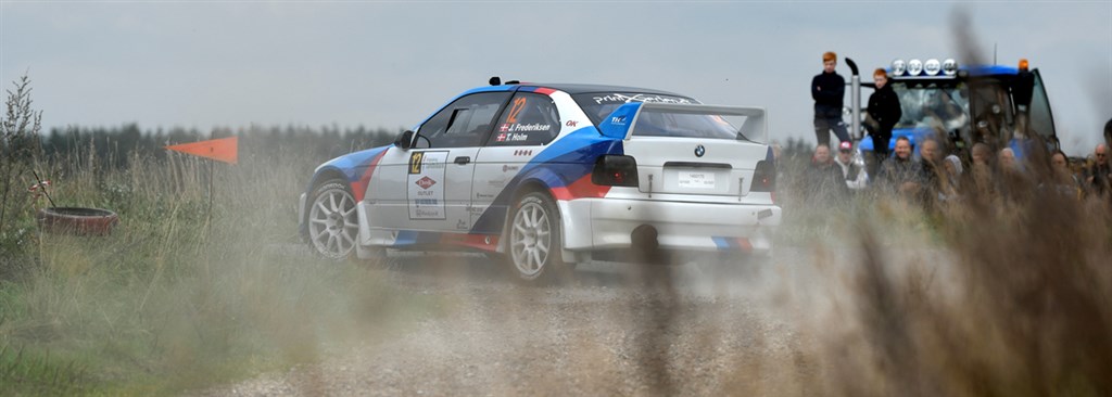 John Frederiksen og Thomas Holm, Hansen valgte at køre med et minimum af udskridning på de lumske rullesten i svingene i den vestjyske semifinale.
